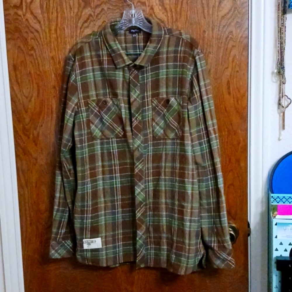 LNG Wovens brown, tan & green flannel button down good condition